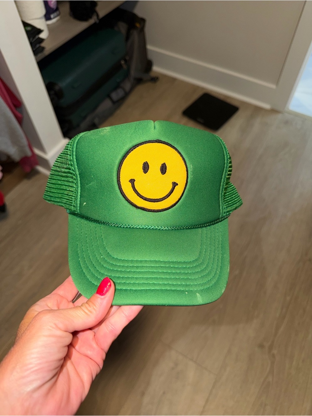 Green Smiley Mesh Trucker Hat - Women's Casual Cap